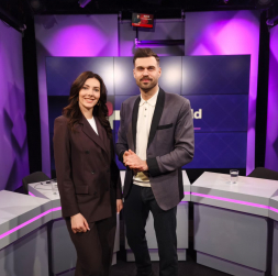 "Skrides Sirds klīnikas" endokrinoloģe Zane Svikle un raidījuma vadītājs Aivis Ceriņš. "Skrides Sirds klīnikas" endokrinoloģe Zane Svikle un raidījuma vadītājs Aivis Ceriņš.