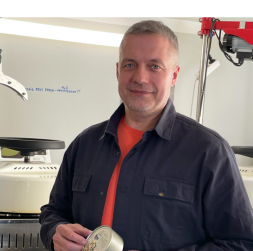 Pēc pārdesmit darba gadiem policijā Edgars Leimanis devās izdienas pensijā un nu viņam Kaives pagastā ir gaļas konservu fabrika.