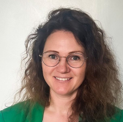 Ilze Reinika,Dabas aizsardzības pārvaldes komunikācijas un dizaina nodaļas vadītāja: "Krupju glābšanas akcijas to migrācijas laikā notiek ne tikai Latvijā, bet arī citviet Eiropā un pasaulē. Latvijā četru gadu laikā akcija palīdzējusi glābt vismaz 7000 krupju un citu abinieku dzīvības." Ilze Reinika,Dabas aizsardzības pārvaldes komunikācijas un dizaina nodaļas vadītāja: "Krupju glābšanas akcijas to migrācijas laikā notiek ne tikai Latvijā, bet arī citviet Eiropā un pasaulē. Latvijā četru gadu laikā akcija palīdzējusi glābt vismaz 7000 krupju un citu abinieku dzīvības."