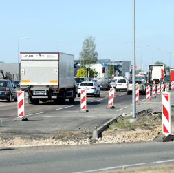 Ceļa remontdarbi.
