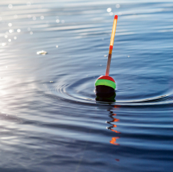 Pludiņmakšķerēšana.