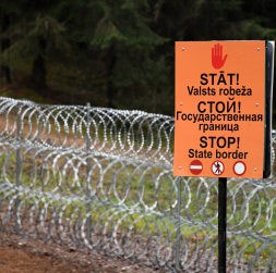 Dzeloņstiepļu žogs uz Latvijas—Baltkrievijas robežas.
