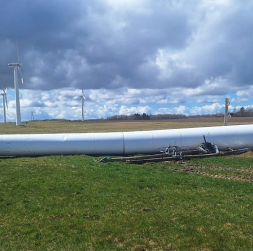 Turbīnas Bunkas pagastā uzstādītas pirms aptuveni 15 gadiem, vienai no tām nav izturējis balsts, un tā nogāzās.