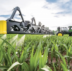 'John Deere' jaunais smidzinātājs.