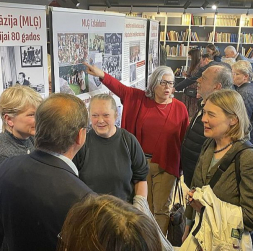 Izstādes "Minsteres Latviešu ģimnāzija un tās nozīme trimdai un Latvijai 80 gados" atklāšana.