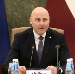 Ministru prezidents Andris Kulbergs.. Ministru prezidents Andris Kulbergs..