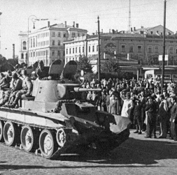 Padomju tanku ierašanās Rīgā 1940. gada 17. jūnijā. Padomju tanku ierašanās Rīgā 1940. gada 17. jūnijā.