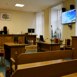 Zāle Latgales rajona tiesā Daugavpilī.