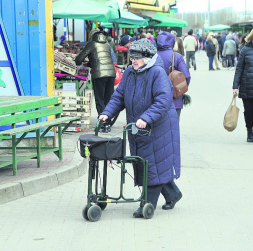 Lai jauno Eiropas valstu, tādu kā Latvija, Lietuva un Igaunija, pensionāriem nodrošinātu adekvātu pensiju līmeni, fondēto uzkrājumu apjomam, proti, 2. un 3. pensiju līmenim, būtu jābūt 10–12% līmenī no katra nākotnes pensionāra algas. Šāds uzkrājumu līmenis spētu kompensēt šo valstu demogrāfisko lejupslīdi un darba spējīgo iedzīvotāju skaita samazinājumu. Latvijā šobrīd 2. pensiju līmenim novirza 5% no obligātajām sociālajām iemaksām, kas ir nepietiekami šāda līmeņa sasniegšanai.