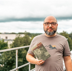 Viesturs Radovics: "Vēsturniekiem ir daudz ko pētīt! Joprojām nav uzrakstīta visaptveroša leģionāru vēstures grāmata." Viesturs Radovics: "Vēsturniekiem ir daudz ko pētīt! Joprojām nav uzrakstīta visaptveroša leģionāru vēstures grāmata."