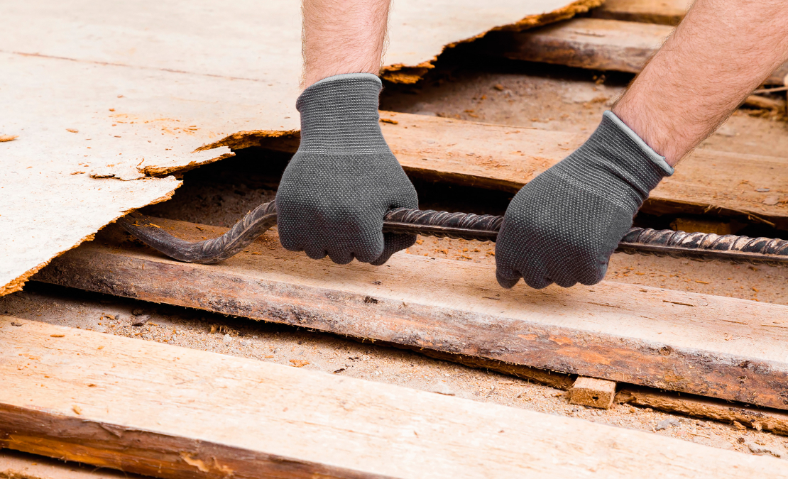 Nav vērts ietaupīt un remontēt tikai to grīdas daļu, kurā konstatēta čīkstēšana. 