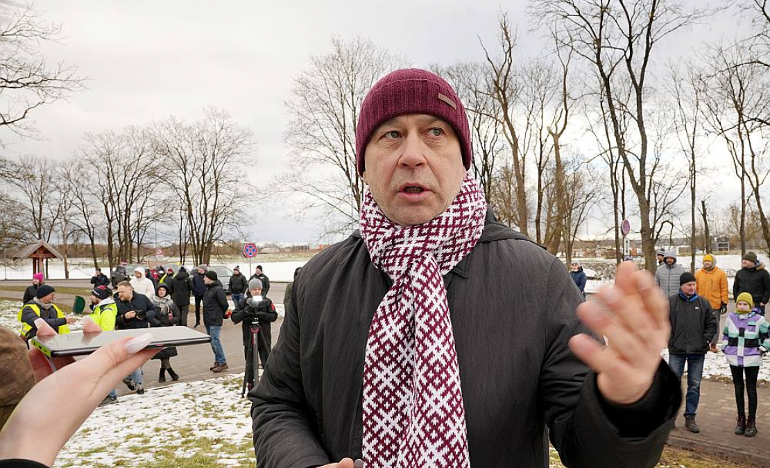 Biedrības "Zemnieku saeima" vadītājs Juris Lazdiņš. Biedrības "Zemnieku saeima" vadītājs Juris Lazdiņš.