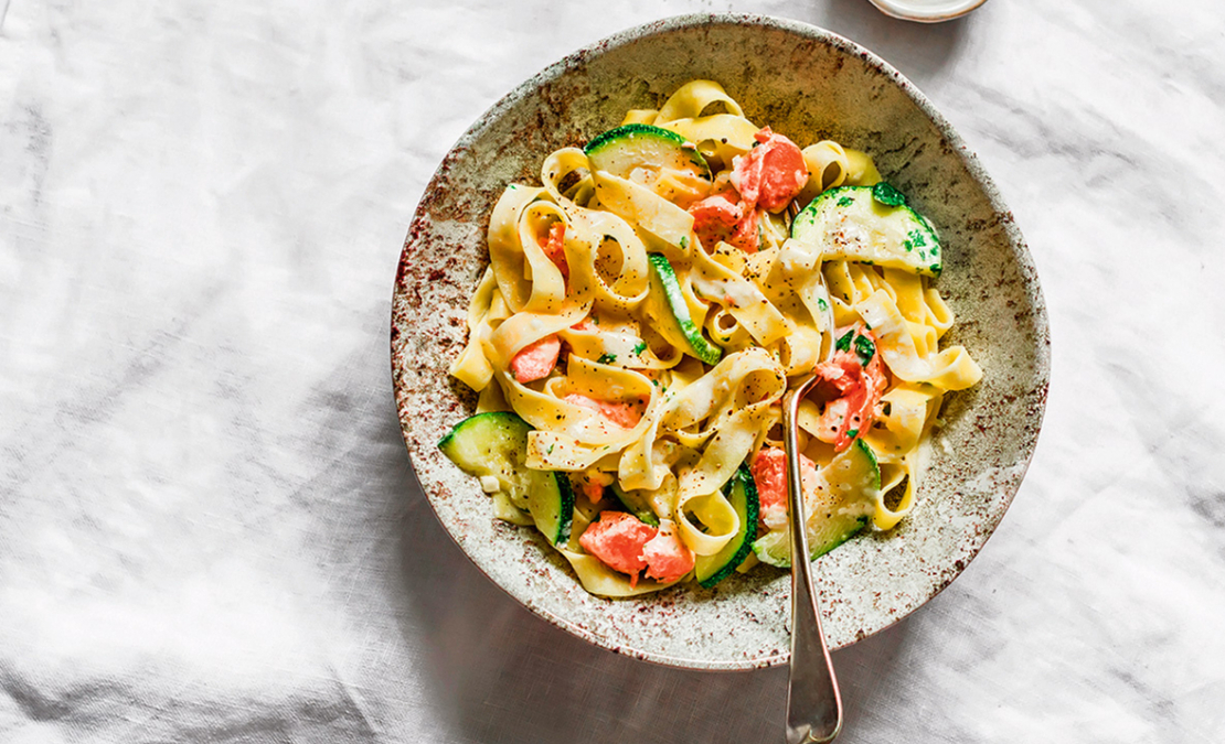 Makaroni ar kūpināta laša mērci. Makaroni ar kūpināta laša mērci.