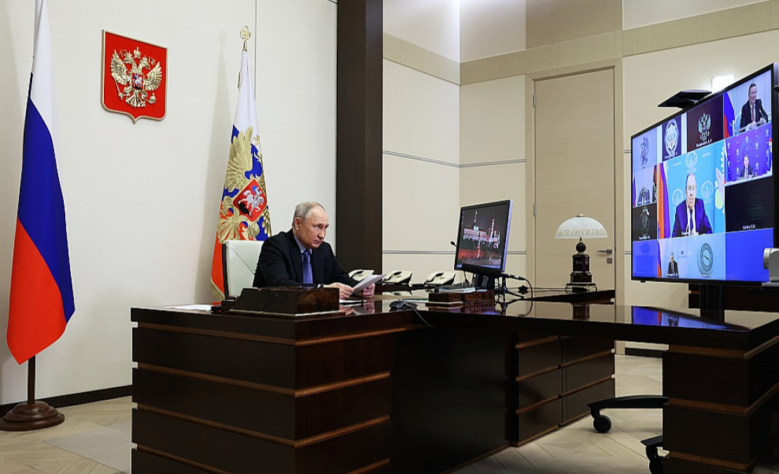 Krievijas diktators Vladimirs Putins, videokonferences režīmā, vadot Krievijas Federācijas Drošības padomes sēdi.