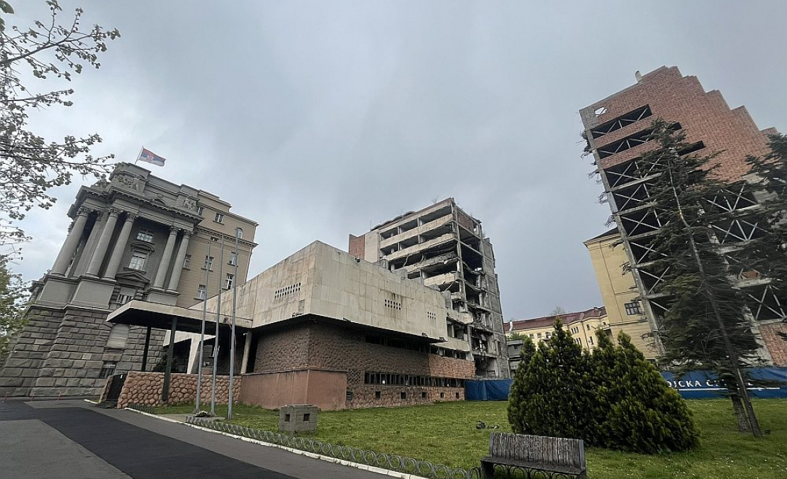 Sabombardētais bijušās Dienvidslāvijas armijas Ģenerālštābs atrodas Belgradas centrā blakus valdības ēkai, Valsts bankai un vairākām ministrijām.