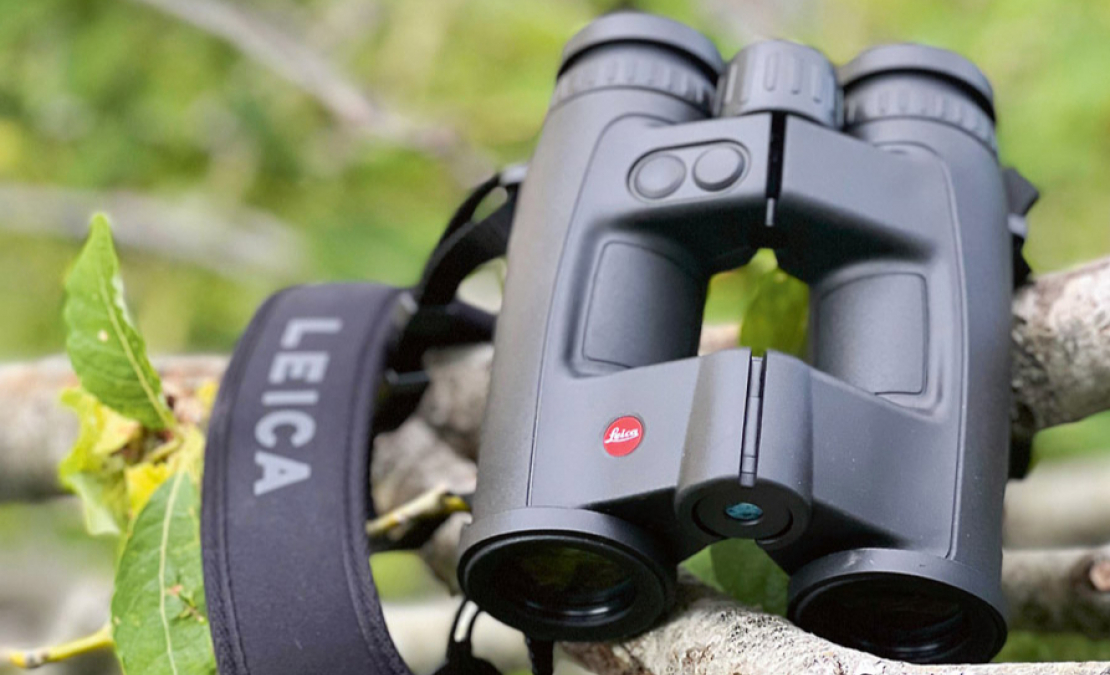 Leica bija pirmie, kas integrēja tālmēru binoklī, un šodien tā ir kļuvusi par absolūtu normu.