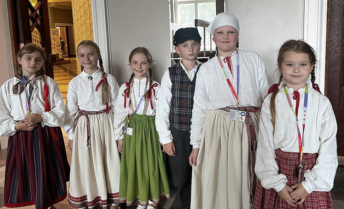 Polīna, Marta, Karlīna, Reinis, Lelde, Izabella.