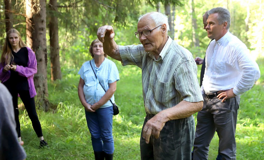 Preiļu novada Rušonas pagasta Ondzuļu ciema "Meldros" Jāzeps Gavars, kurš šogad startēja konkursā, ir saimnieks 30 hektāru lielam mežam. Viņš stādījis egles, lapegles un Kanādas ozolus. "Mežs ir vērtība, kas dod gandarījumu un radina pie darba," saka Jāzeps.