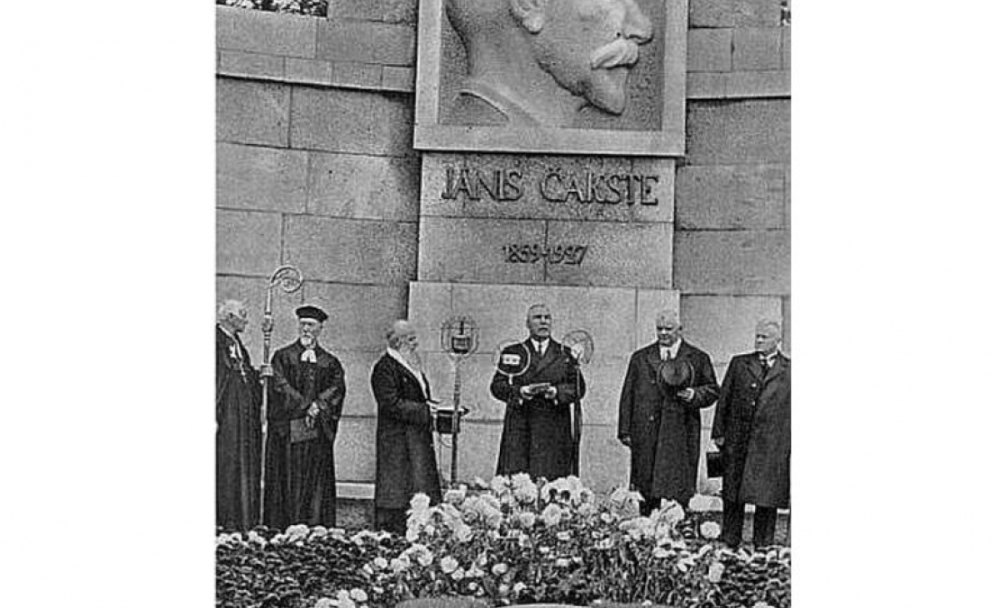 J. Čakstes pieminekļa atklāšana.