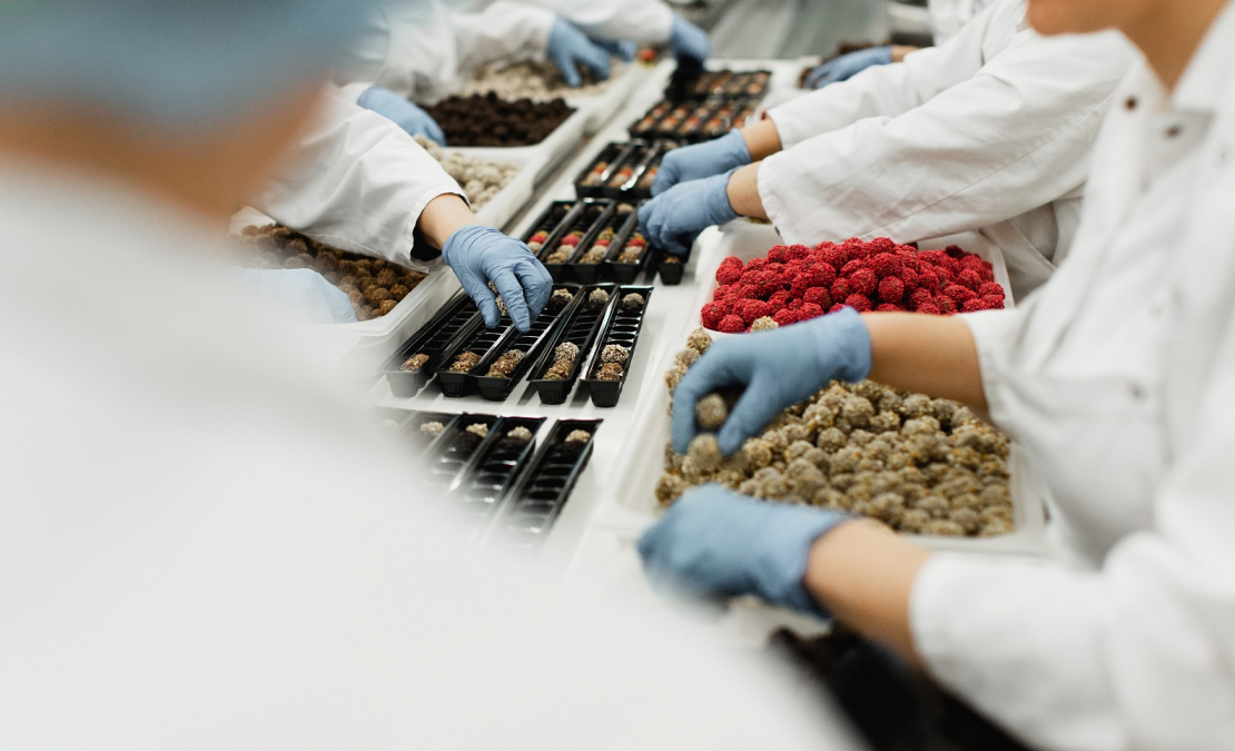 Uzņēmuma ražotnē.