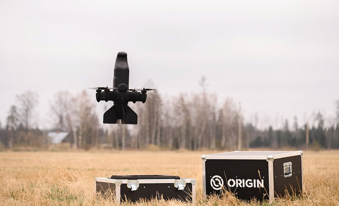 Par spīti tikai dažus gadus ilgai vēsturei, Latvijas dronu ražošanas uzņēmums "Origin" var lepoties ar jau diviem radītiem militāriem droniem. Par spīti tikai dažus gadus ilgai vēsturei, Latvijas dronu ražošanas uzņēmums "Origin" var lepoties ar jau diviem radītiem militāriem droniem.