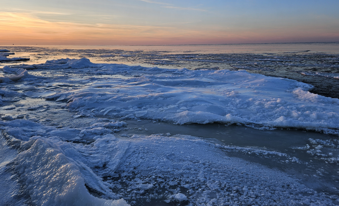 Rīgas jūras līcis Vecāķos ziemā.