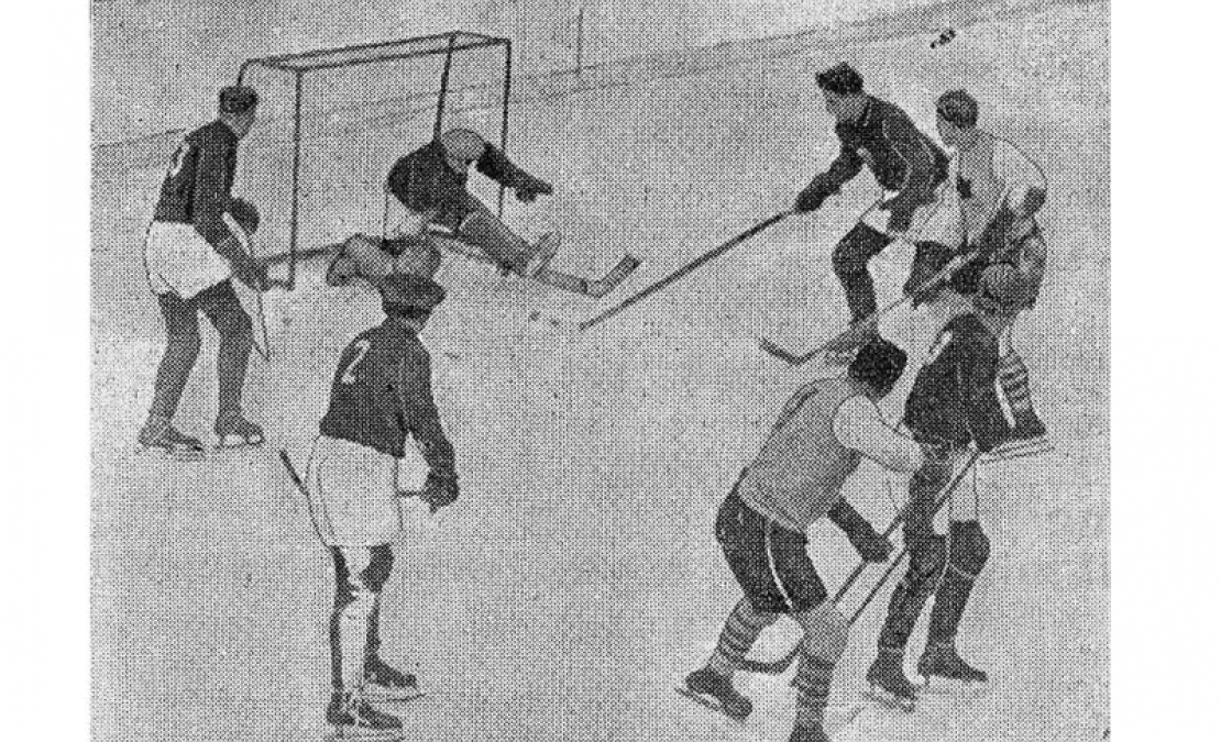 Latvijas–Kanādas spēles moments pie latviešu vārtiem.