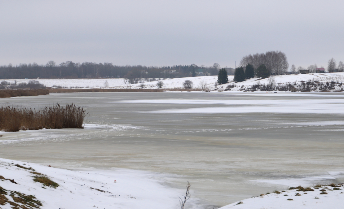 Aizsalusi ūdenstilpe.