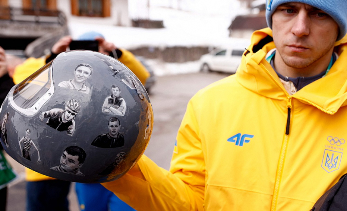 Vladislavs Heraskevičs ar ķiveri, kuras dēļ viņš tika izslēgts no olimpiskajām spēlēm.