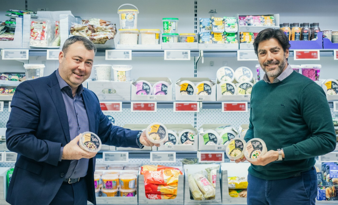 "Gaļas nams – Ādaži” valdes loceklis un  Jurijs Skribis (no kreisās) un “Lidl Latvija” valdes loceklis un Iepirkumu departamenta vadītājs Aleksis Latore Garsija.