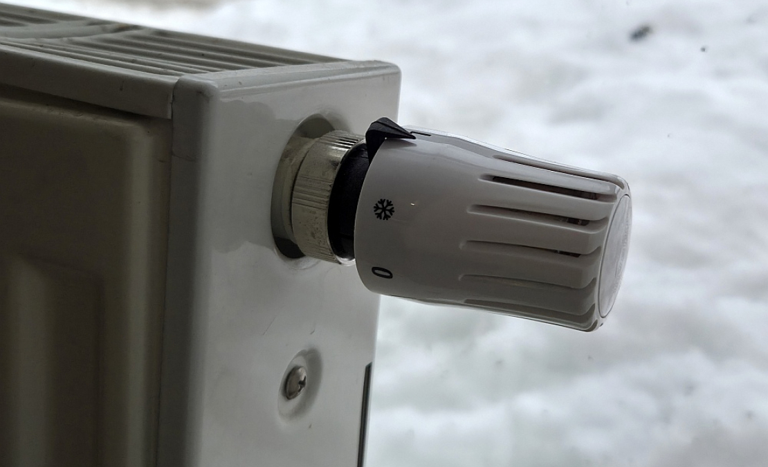 Šī termogalva jāregulē ar roku. Taču, lai to lietotu korekti, apkures sistēmai jābūt ierīkotai atbilstoši.