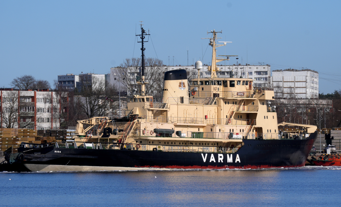 Ledlauzis "Varma" Rīgas brīvostā.