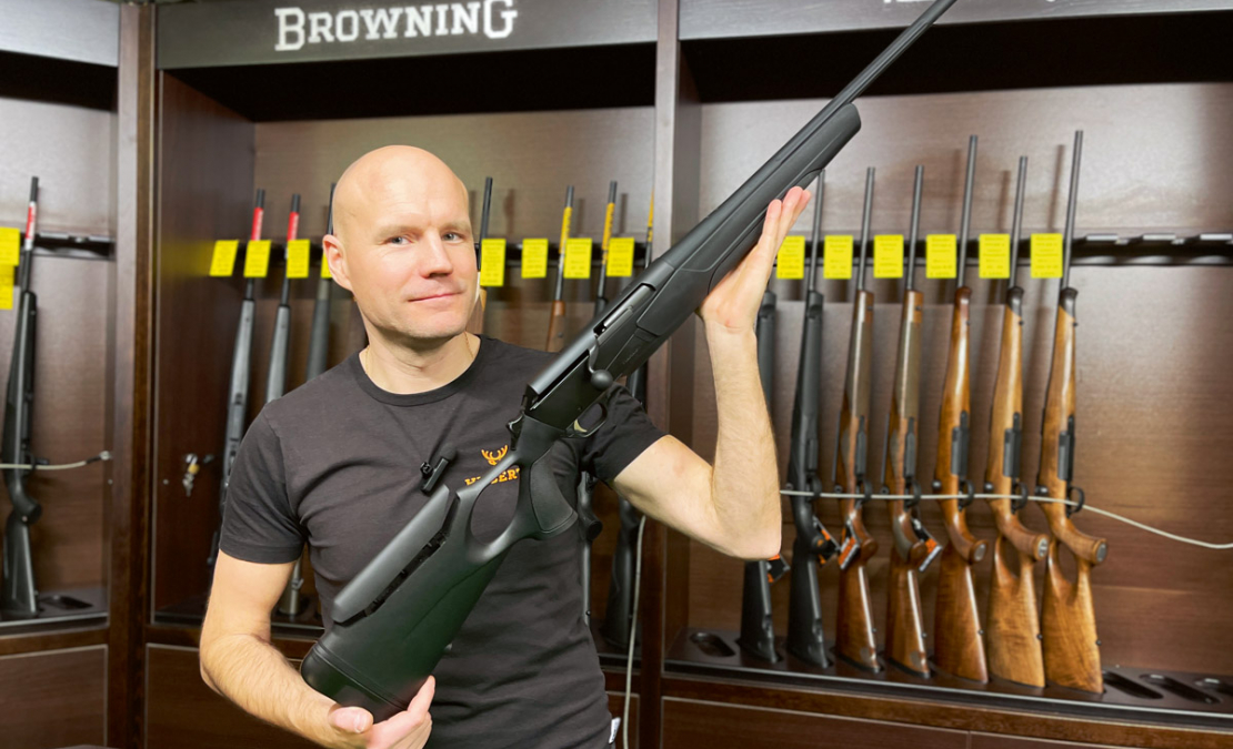 Veikala "Huberts" pārstāvis Armands Reķis. Veikala "Huberts" pārstāvis Armands Reķis.