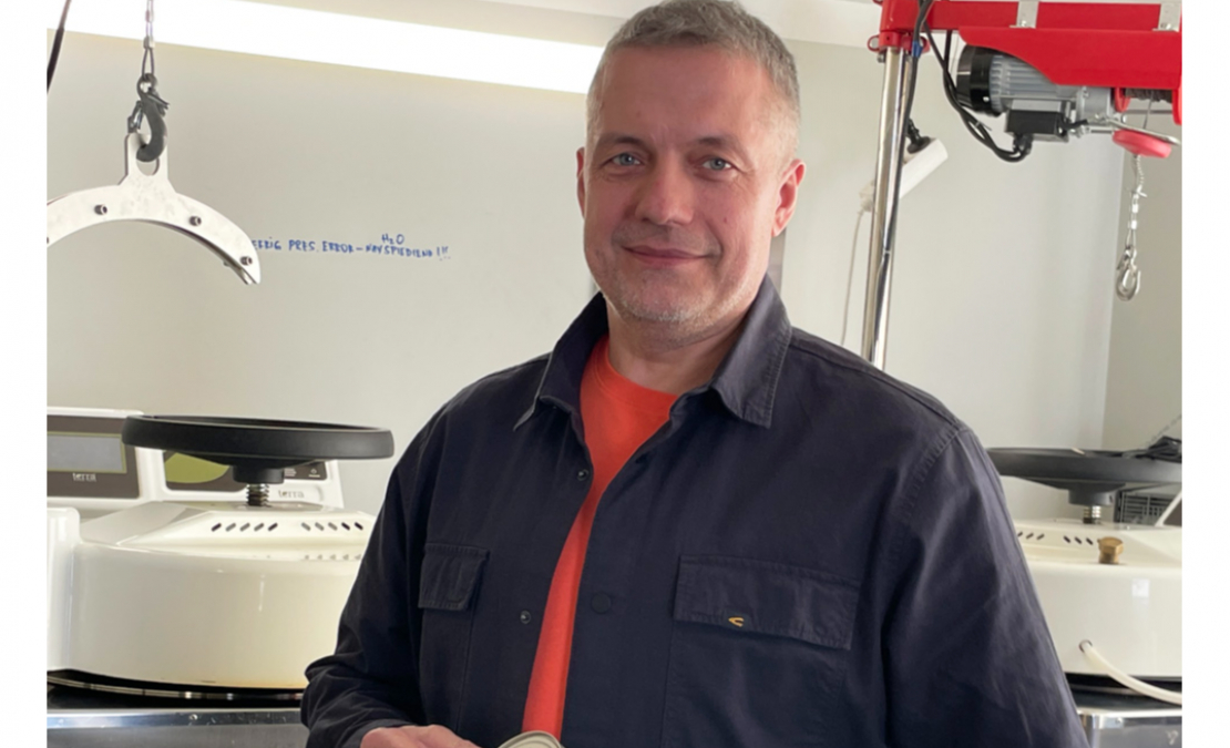 Pēc pārdesmit darba gadiem policijā Edgars Leimanis devās izdienas pensijā un nu viņam Kaives pagastā ir gaļas konservu fabrika.