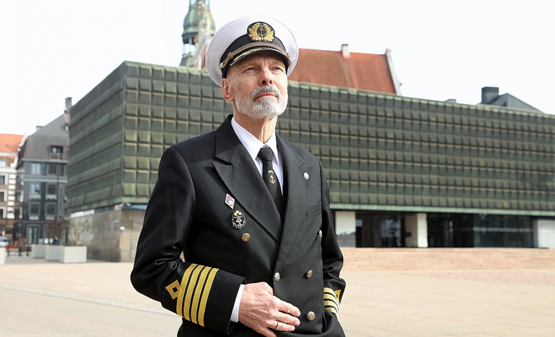 "Mani padomju laikos uzskatīja par muļķi un pazemoja, tāpat arī tagad uzskata un pazemo, ka neesmu cienīgs būt par padomju režīma represiju upuri. Man neko vairs nevajag un esmu piedevis saviem pāridarītājiem, bet mana vienīgā vēlēšanās ir, lai Latvijas valsts izrāda cieņu un godu manam tētim Izidoram Cibulim, kurš pašaizliedzīgi cīnījās par Latviju," saka Alberts Cibulis.