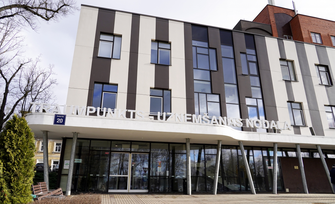 Traumatoloģijas un ortopēdijas slimnīcas teritorija. Traumatoloģijas un ortopēdijas slimnīcas teritorija.