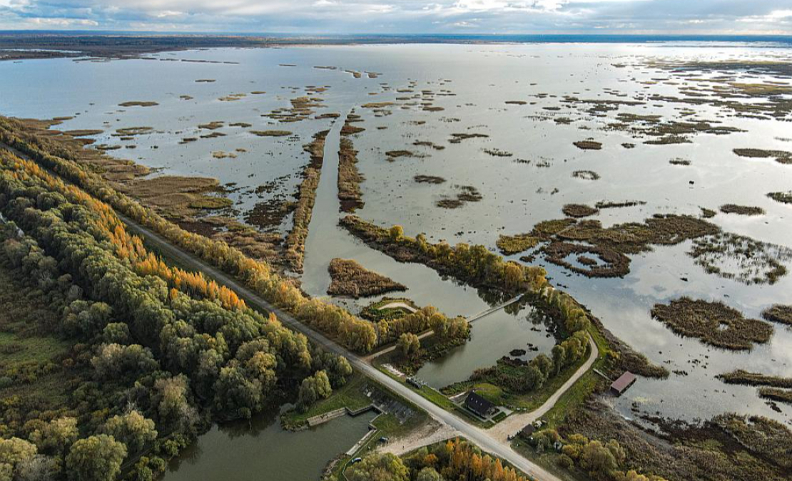 Lubāns ir viens no cilvēku visvairāk pārveidotajiem ezeriem Latvijā, turklāt arī viens no seklākajiem, jo vidējais dziļums svārstās ap trīs metriem. Lubāns ir viens no cilvēku visvairāk pārveidotajiem ezeriem Latvijā, turklāt arī viens no seklākajiem, jo vidējais dziļums svārstās ap trīs metriem.