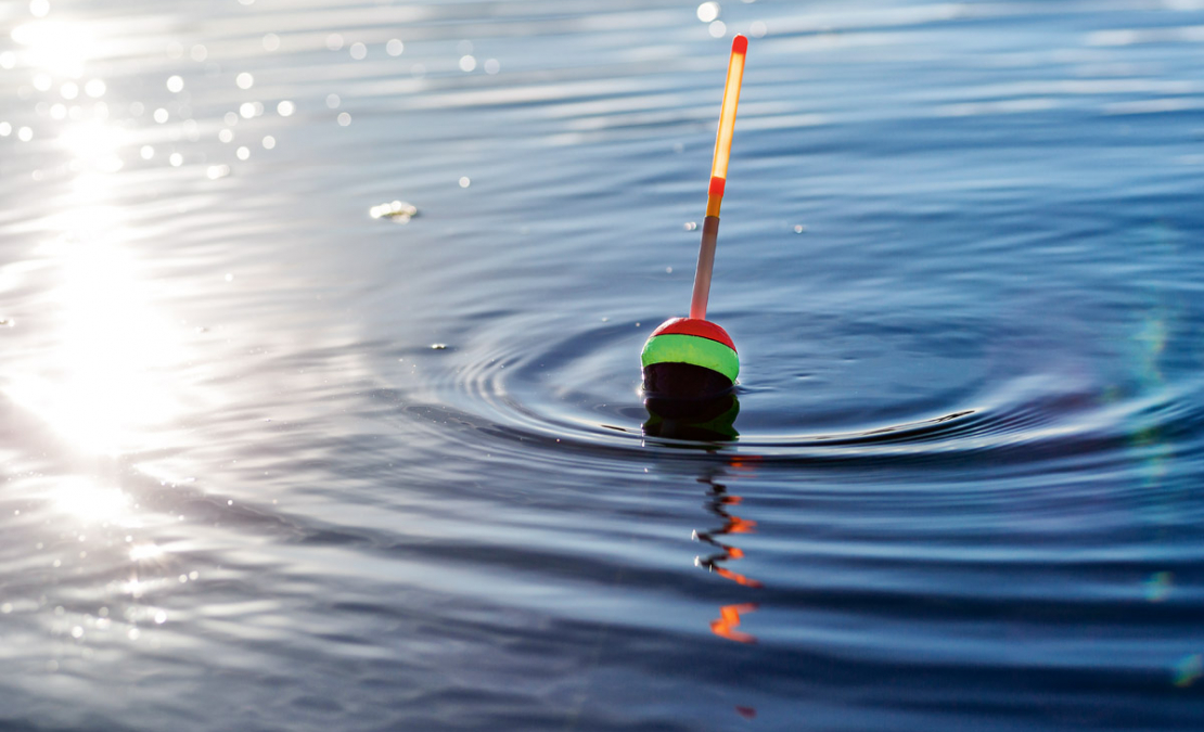 Pludiņmakšķerēšana.