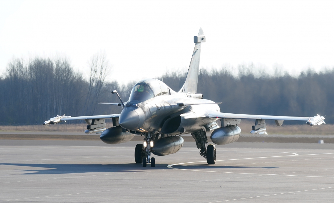 Francijas iznīcinātāji "Rafale" ierodas militārajā bāzē "Lielvārde". Francijas iznīcinātāji "Rafale" ierodas militārajā bāzē "Lielvārde".