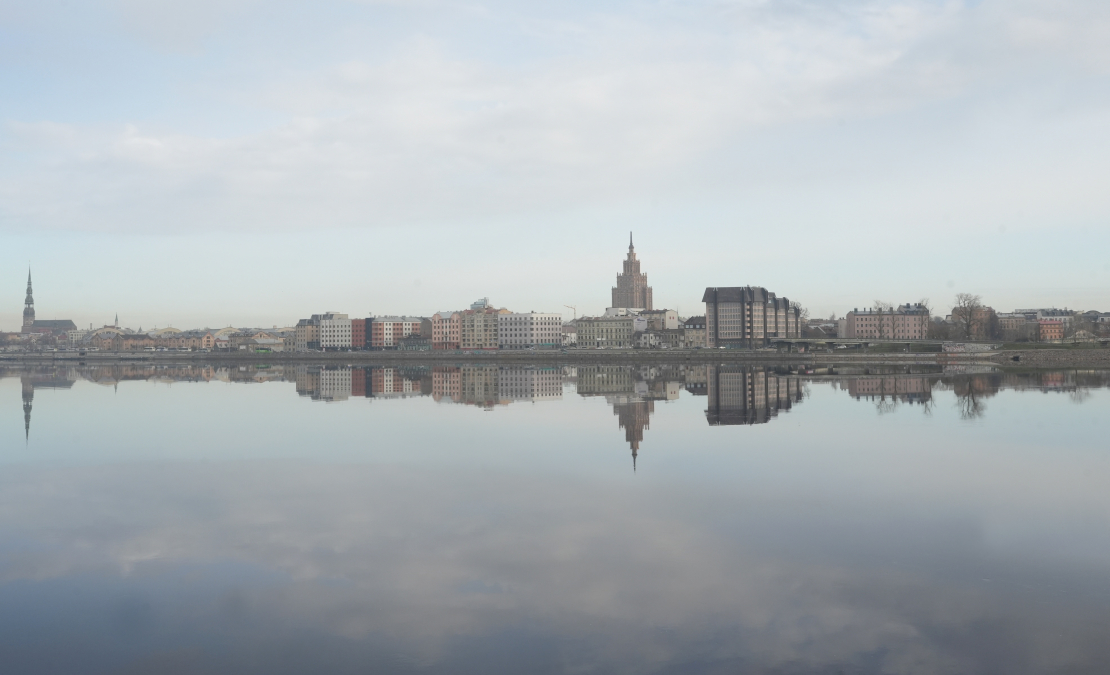 Skats uz Zinātņu akadēmiju un Rīgas panorāmu.