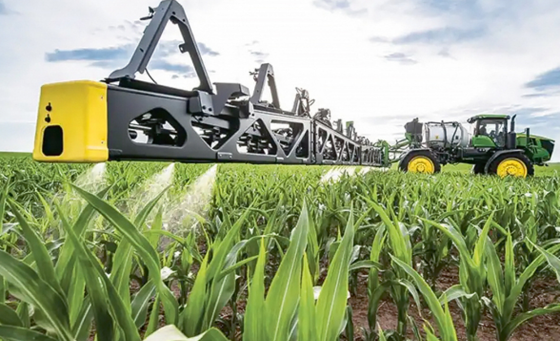 'John Deere' jaunais smidzinātājs.