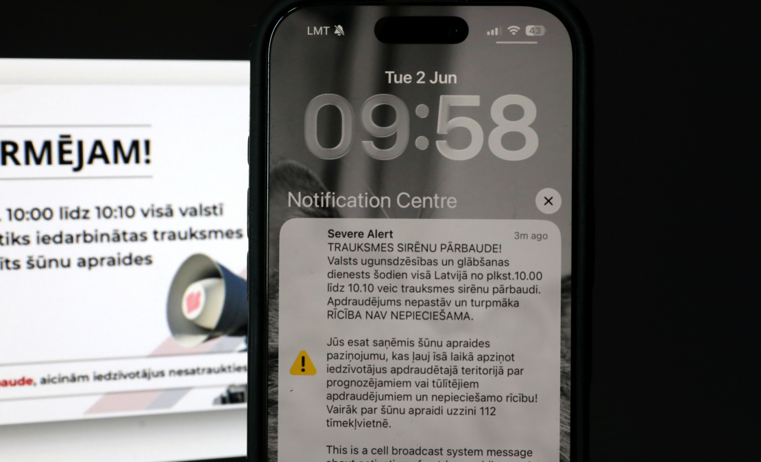 Šūnu apraides paziņojums, lai informētu par to, ka Valsts ugunsdzēsības un glābšanas dienests visā valstī uz trim minūtēm iedarbinās trauksmes sirēnas.