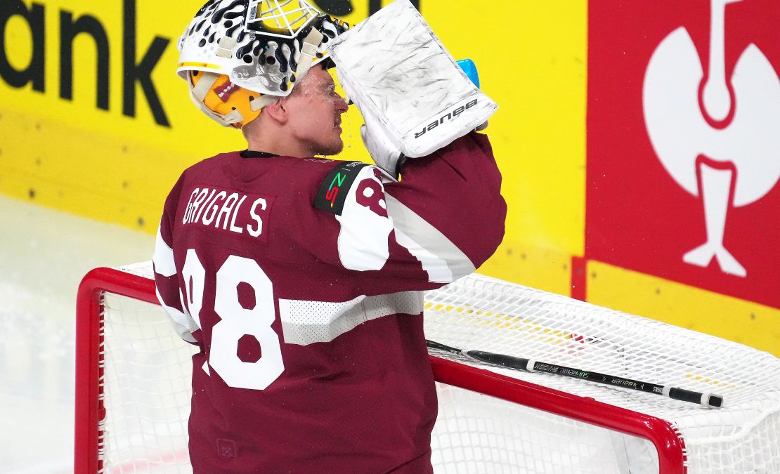 Latvijas hokeja izlases vārtsargs Gustavs Dāvis Grigals 2026. gada pasaules hokeja čempionāta spēlē starp Latvijas un Somijas valstsvienībām "Swiss Life" arēnā Cīrihē. Latvijas hokeja izlases vārtsargs Gustavs Dāvis Grigals 2026. gada pasaules hokeja čempionāta spēlē starp Latvijas un Somijas valstsvienībām "Swiss Life" arēnā Cīrihē.