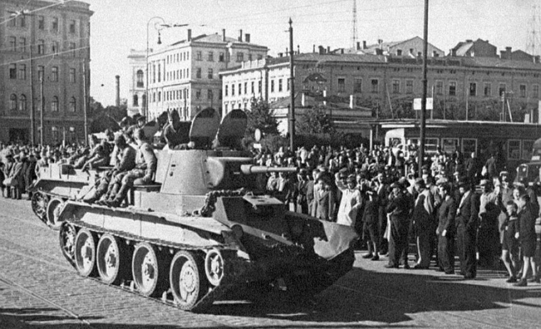 Padomju tanku ierašanās Rīgā 1940. gada 17. jūnijā. Padomju tanku ierašanās Rīgā 1940. gada 17. jūnijā.