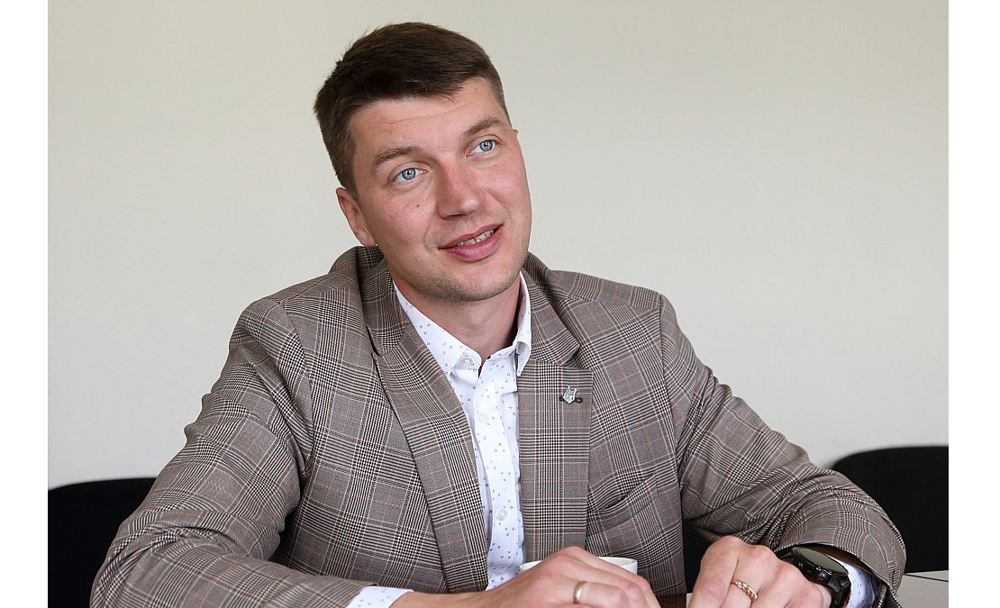 Ilmārs Luksts: "Ļoti svarīgs ir sabiedrības noskaņojums, ticība savai valdībai un valstij. Valdības vīri nav mums svešinieki. Paši esam vēlējuši. Ja viņus lamājam, jālamā sava izvēle. Pretiniekam ir izdevīgi, ja mazinās mūsu uzticība valdībai un valstij."