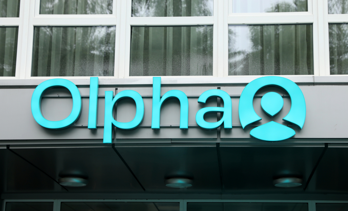 Zāļu ražotāja "Olpha" biroja ēka Olainē. Zāļu ražotāja "Olpha" biroja ēka Olainē.