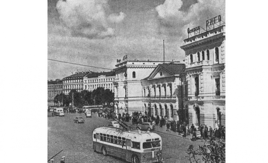 Rīgas Stacijas laukums 20. gs. 50. gadu beigās. Rīgas Stacijas laukums 20. gs. 50. gadu beigās.