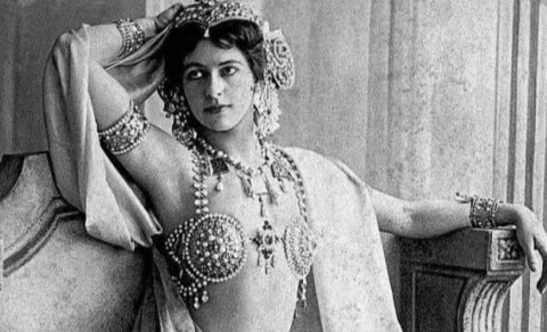 Mata Hari (1876–1917). Mata Hari (1876–1917).