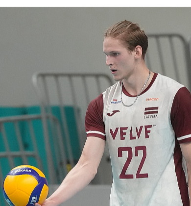 Vēl samērā nesen – pirms pieciem gadiem – Eiropas čempionātā Renārs Jansons bija izlases jaunākais spēlētājs, bet tagad jau viens no līderiem, no kura tiks gaidīts rezultāts.