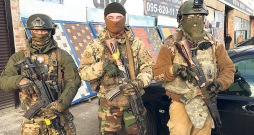Ukrainā pieredzēts – motivēti bijušie civilisti ātri apgūst karavīra prasmes. Ukrainā pieredzēts – motivēti bijušie civilisti ātri apgūst karavīra prasmes.